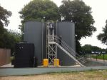 Les 2 reacteurs de nitrification equipes de surpresseurs